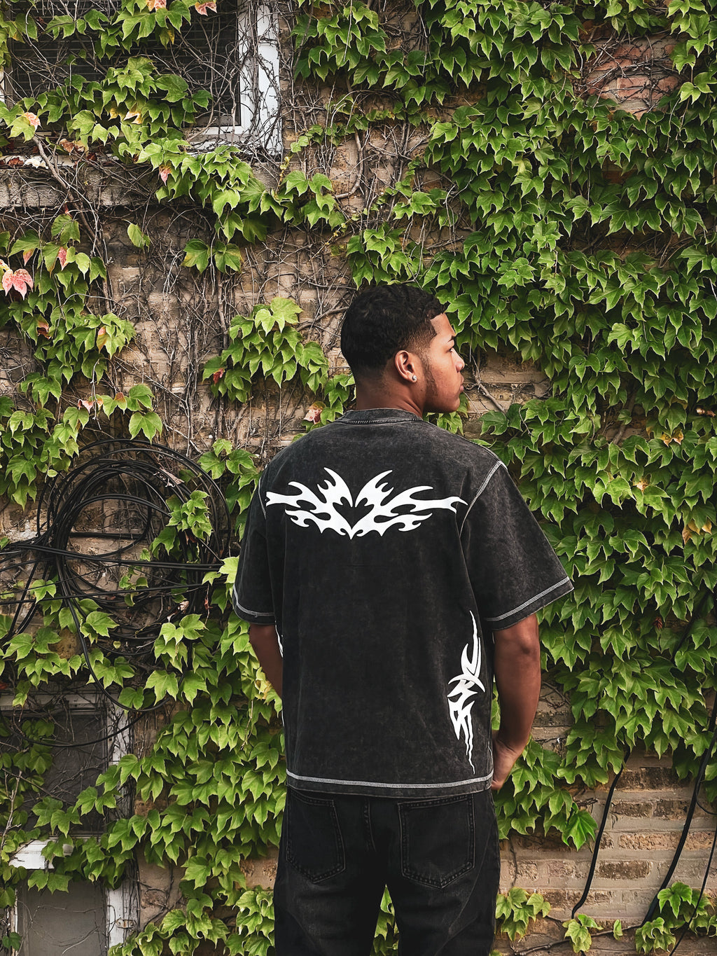 BLACK T NEON TRIBAL